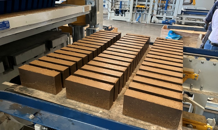 ZN1500 সম্পূৰ্ণ স্বয়ংক্ৰিয় ইটা বনোৱা মেচিনে পূব চীনৰ ক্লায়েন্টক শক্তিশালী কৰে বোলা সম্পদৰ ব্যৱহাৰ